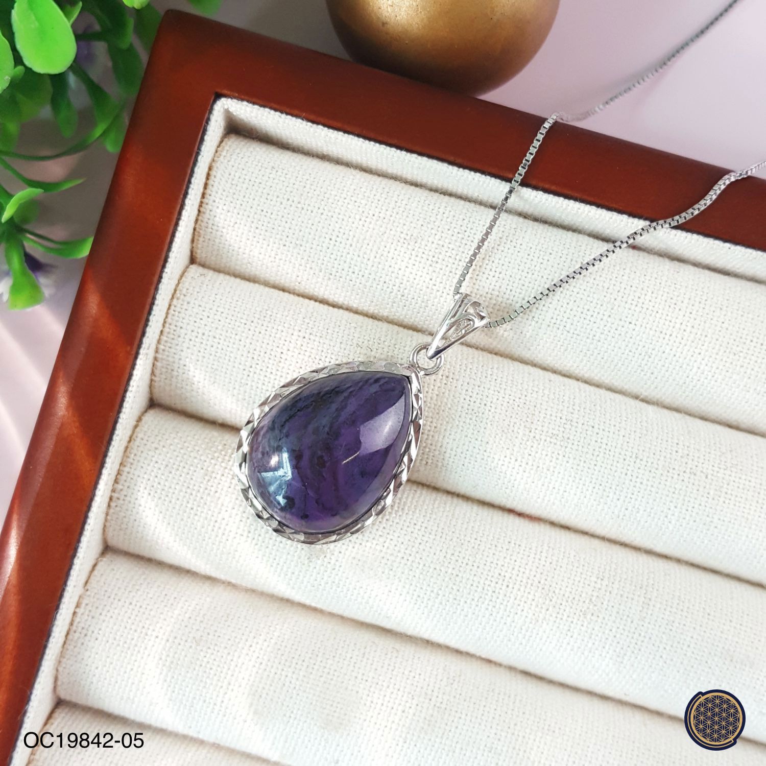 顶级舒俱莱水滴形吊坠 (925镶嵌)