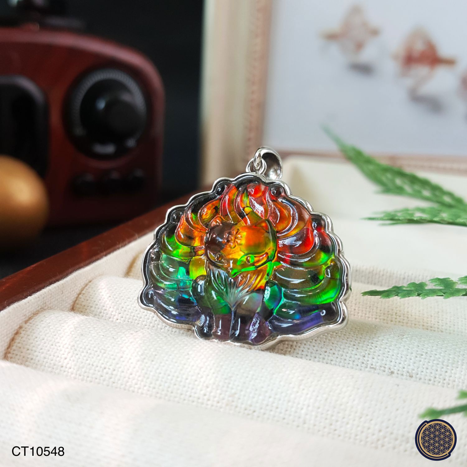 25mm x 32mm 加拿大斑彩九尾狐仙顺色拼图吊坠