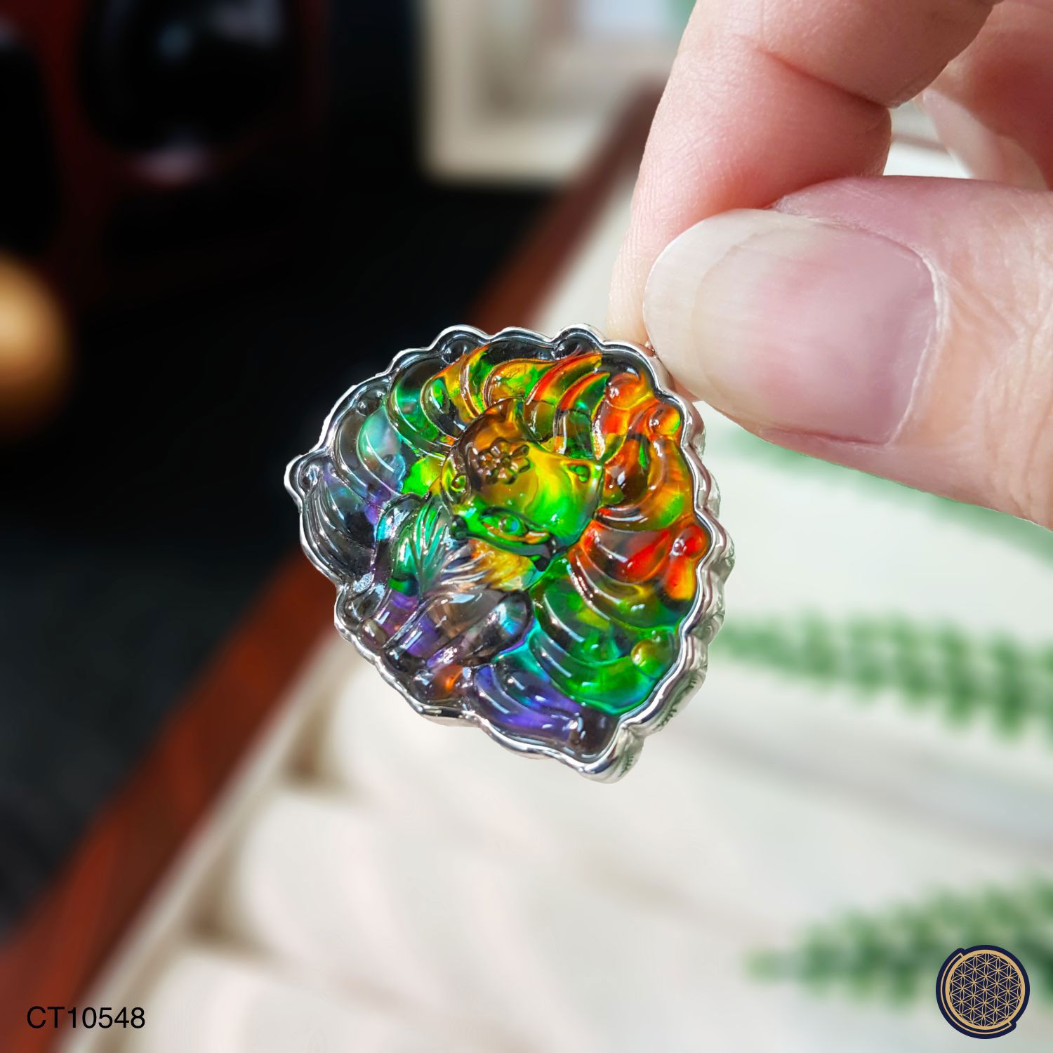 25mm x 32mm 加拿大斑彩九尾狐仙顺色拼图吊坠