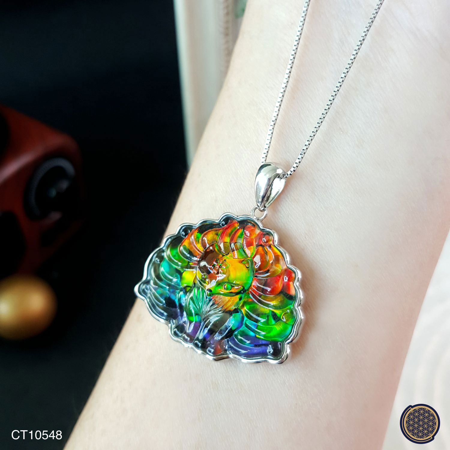 25mm x 32mm 加拿大斑彩九尾狐仙顺色拼图吊坠