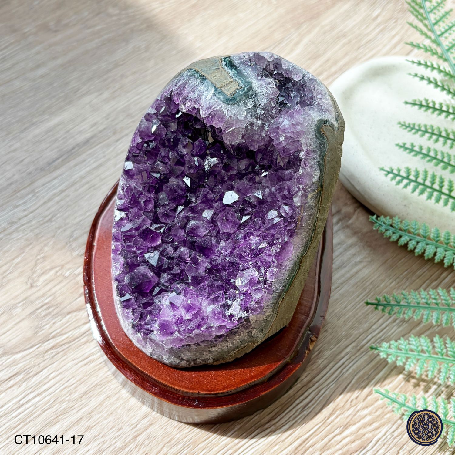 133mm x 950mm 乌拉圭紫水晶搭配木座