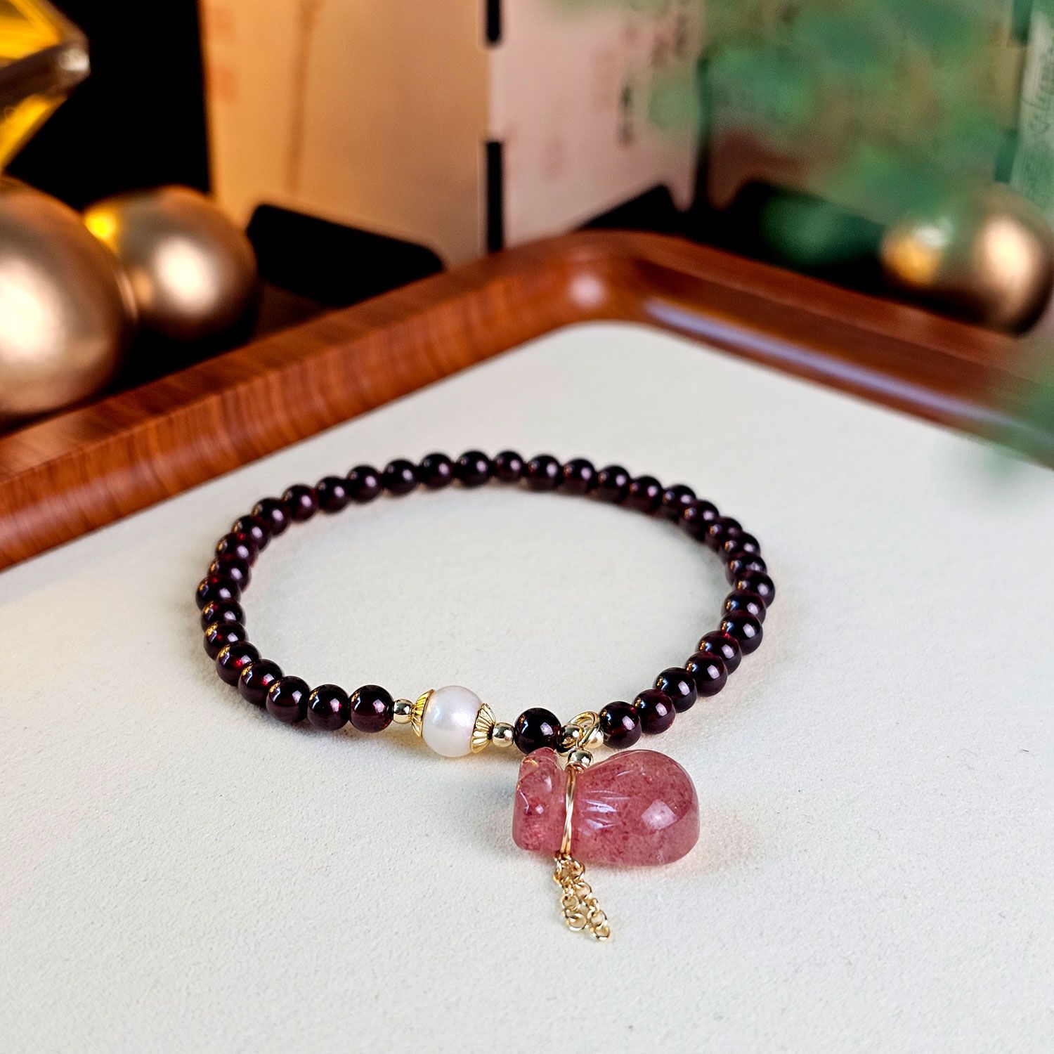 4mm 红石榴搭配草莓石金钱袋设计款手链