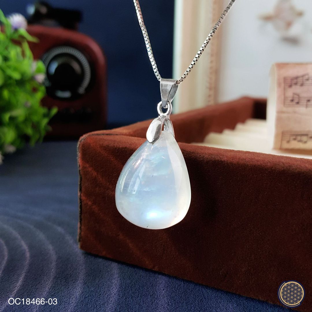 17mm x 33mm 彩虹月光石水滴形吊坠