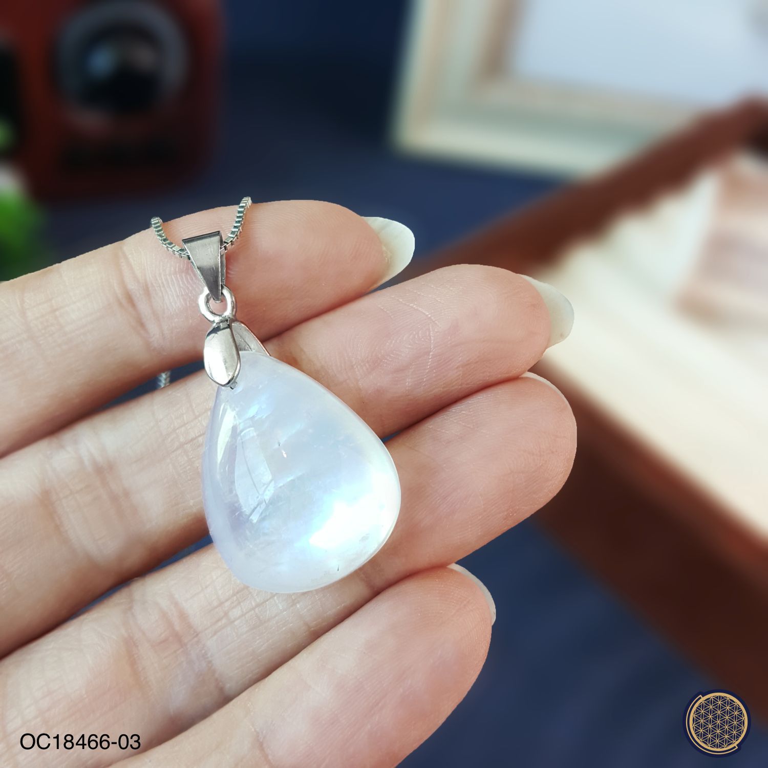 17mm x 33mm 彩虹月光石水滴形吊坠