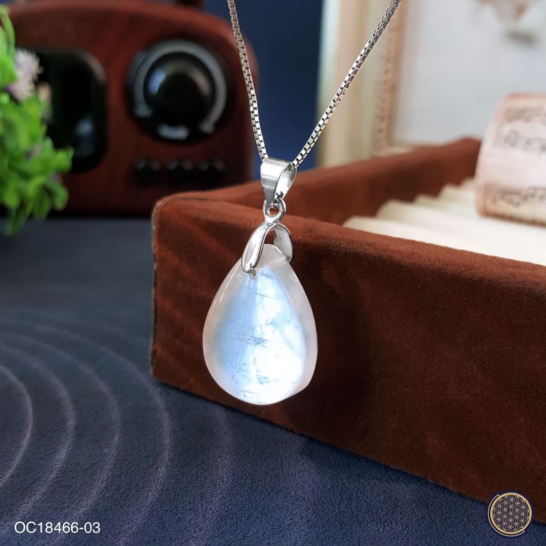 17mm x 33mm 彩虹月光石水滴形吊坠