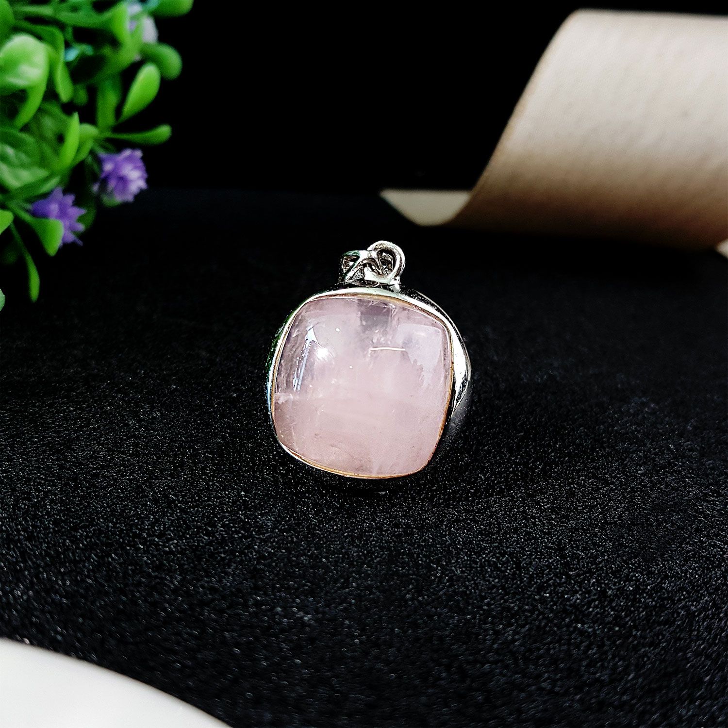 19.6mm x 26mm 粉晶吊坠