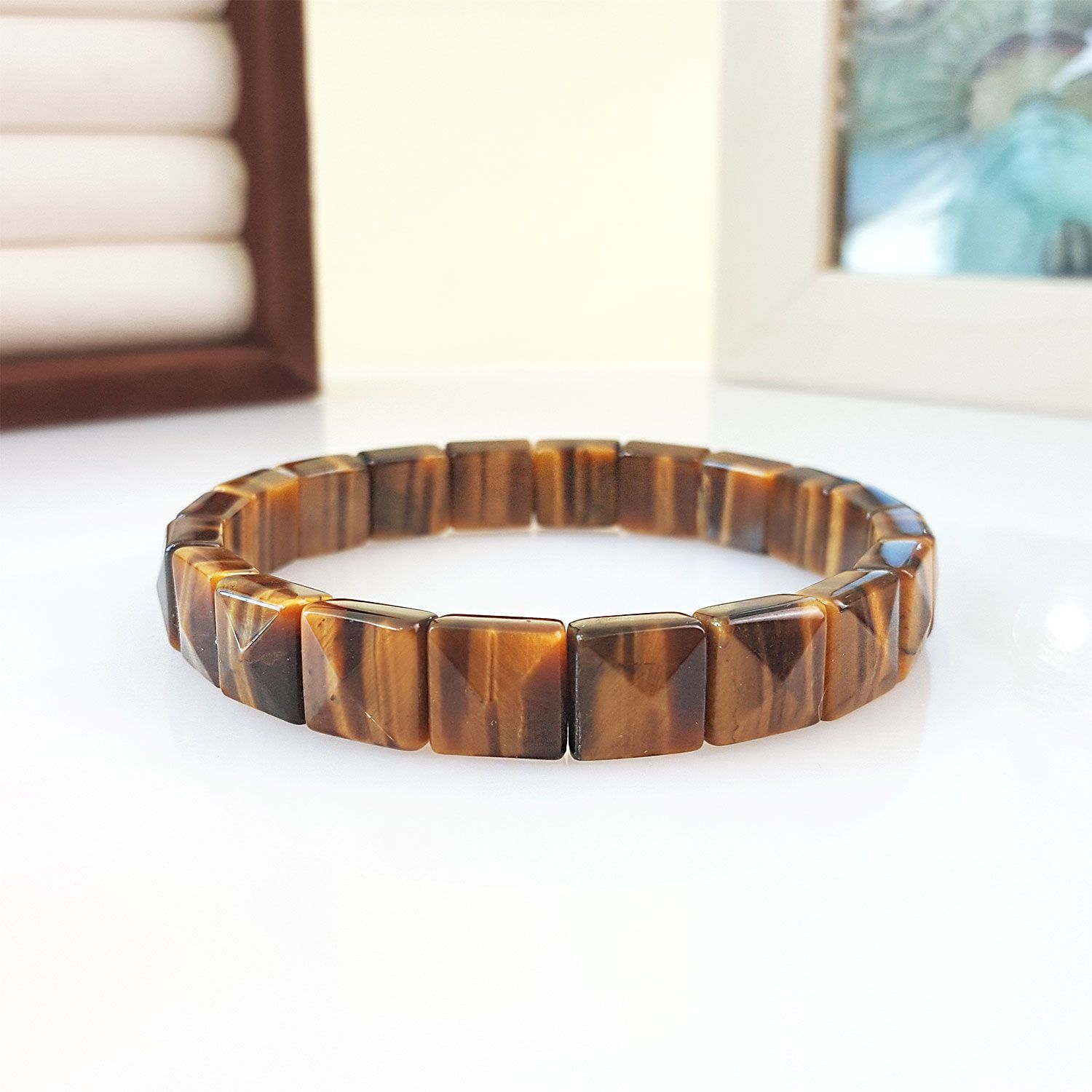 10mm x 10mm 黄虎眼金字塔手排