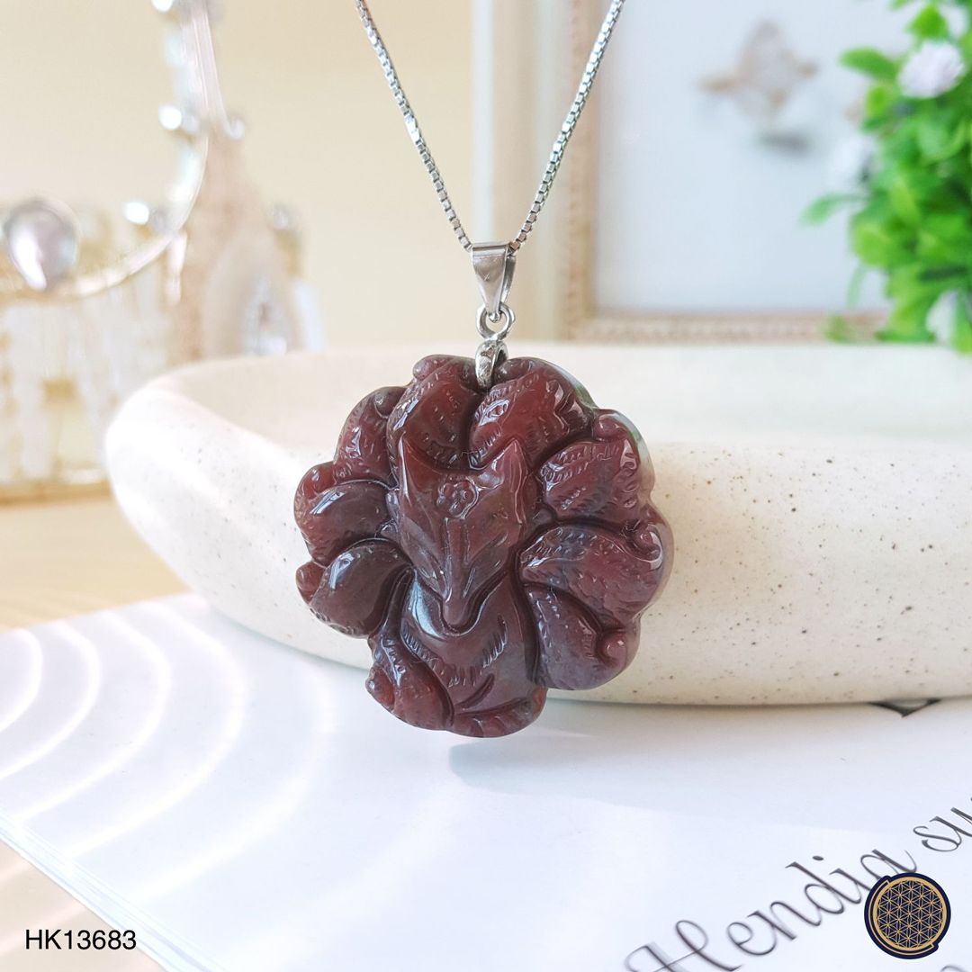 32mm x 39mm 血石九尾狐仙吊坠