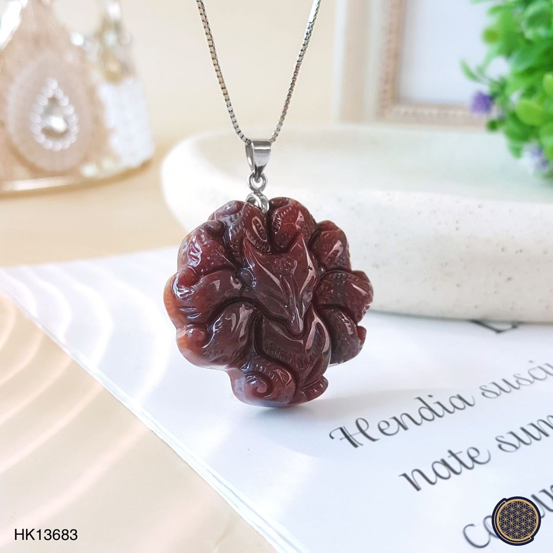 32mm x 39mm 血石九尾狐仙吊坠