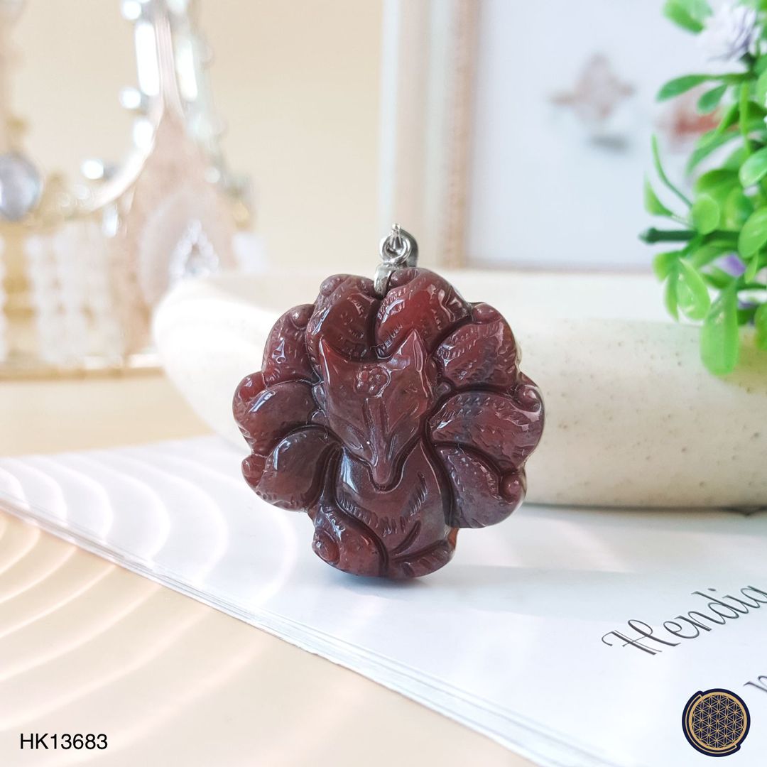 32mm x 39mm 血石九尾狐仙吊坠