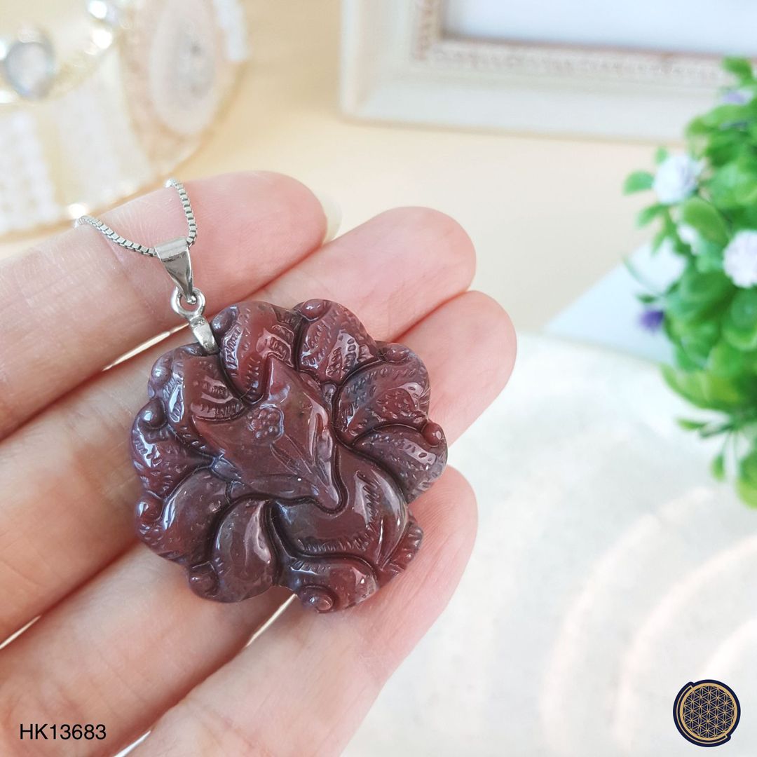 32mm x 39mm 血石九尾狐仙吊坠