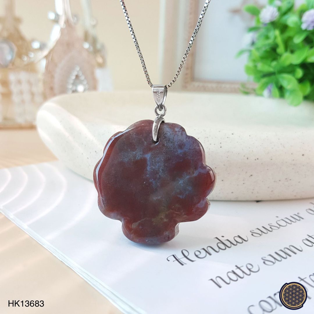 32mm x 39mm 血石九尾狐仙吊坠