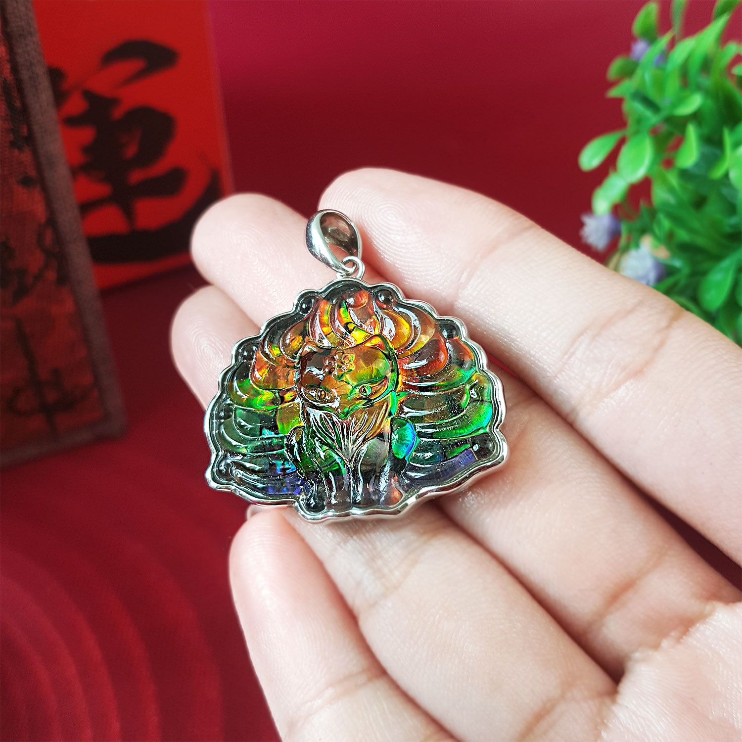 25mm x 32mm 加拿大斑彩九尾狐仙顺色拼图吊坠