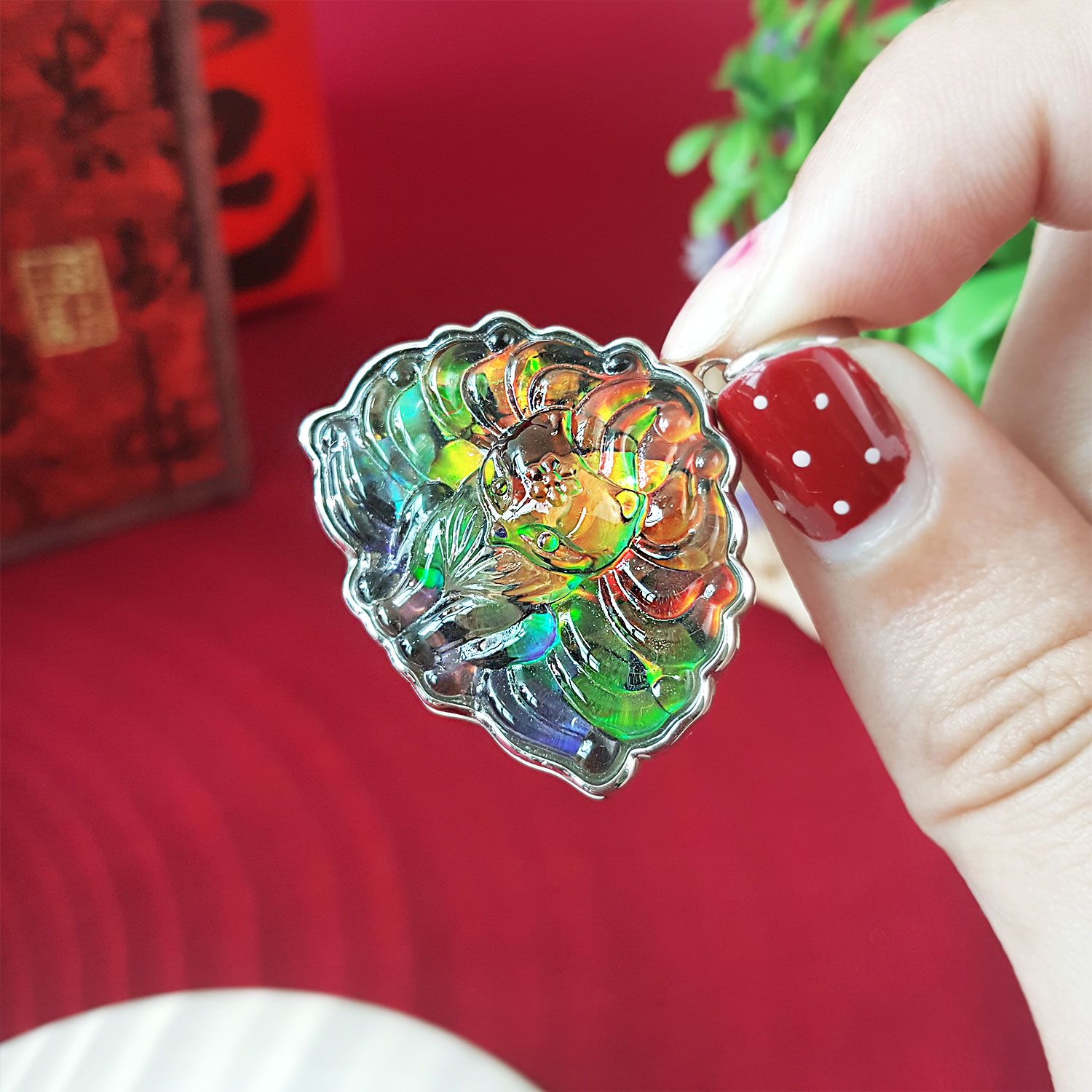 25mm x 32mm 加拿大斑彩九尾狐仙顺色拼图吊坠