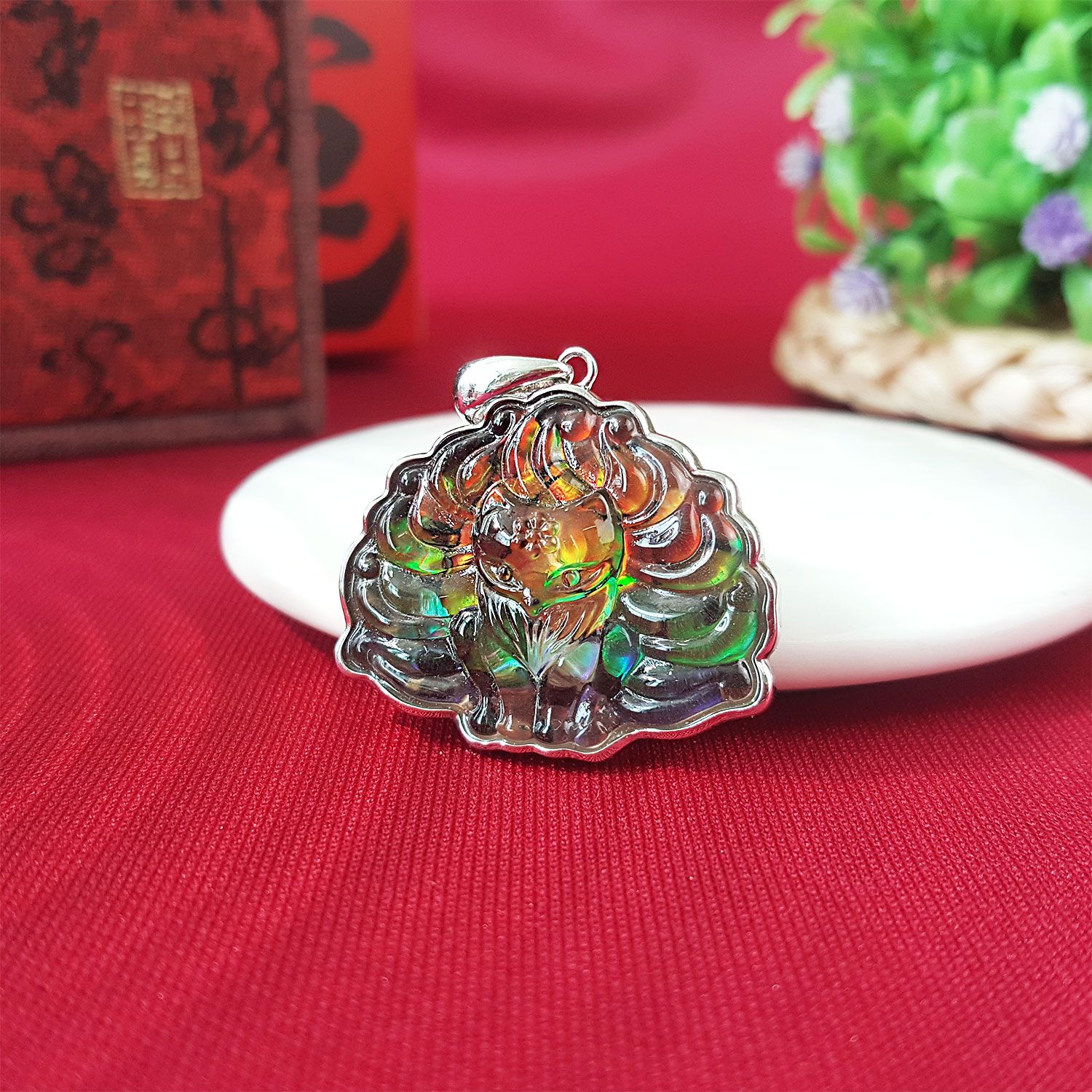 25mm x 32mm 加拿大斑彩九尾狐仙顺色拼图吊坠