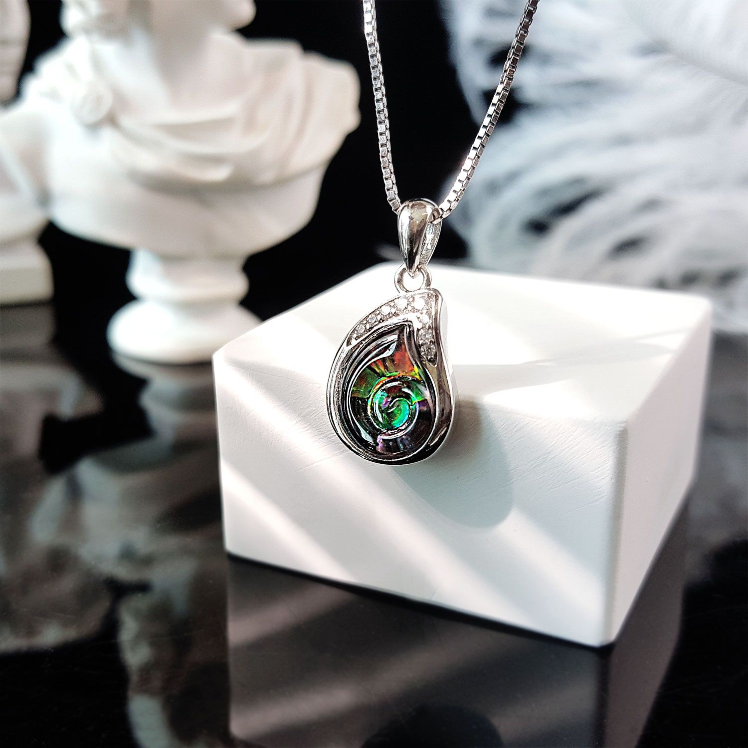 8X10mm 加拿大斑彩螺形顺色拼图吊坠