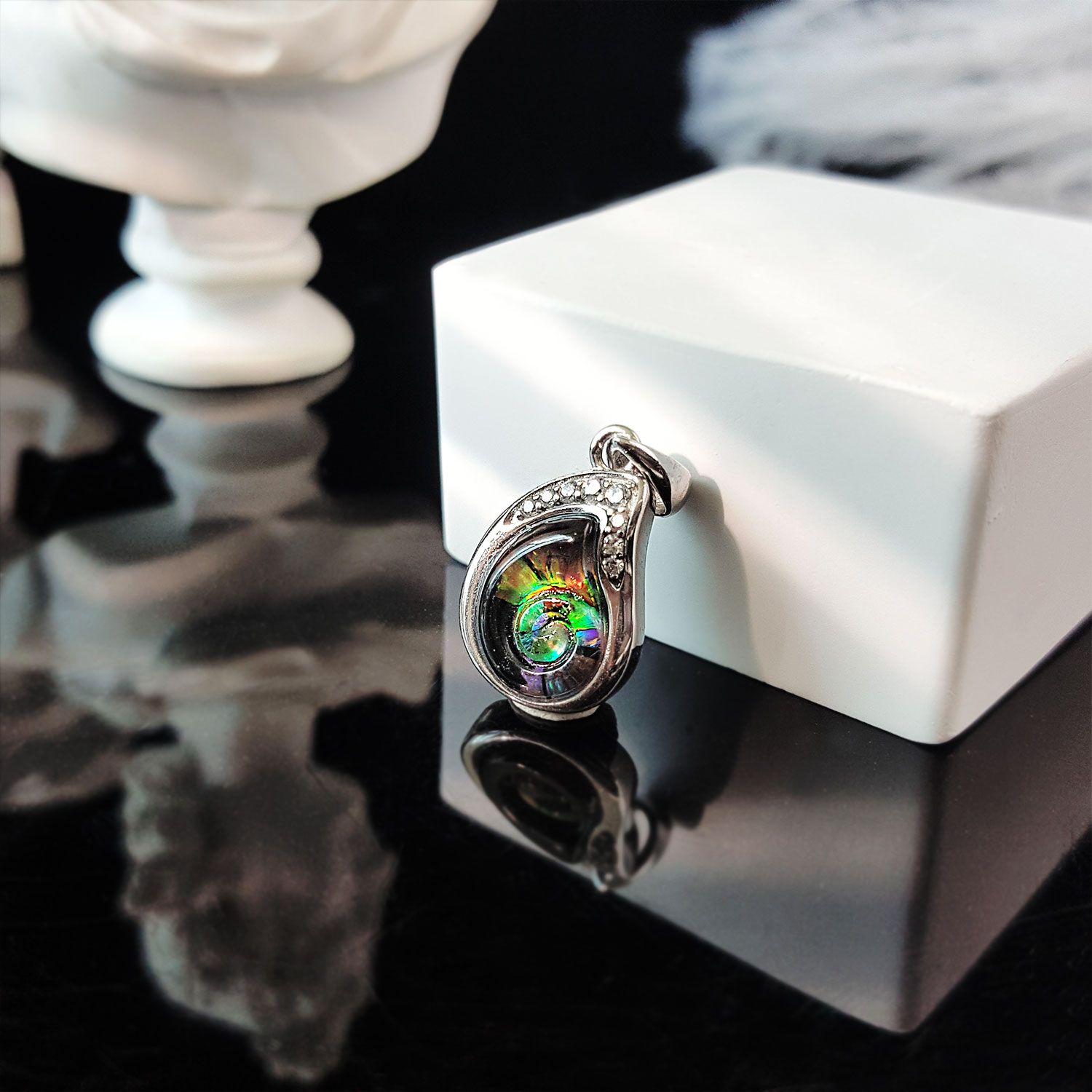 8X10mm 加拿大斑彩螺形顺色拼图吊坠