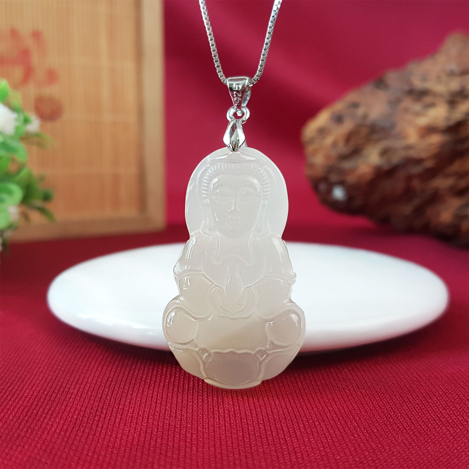 22mm x 37mm 玉髓观音吊坠
