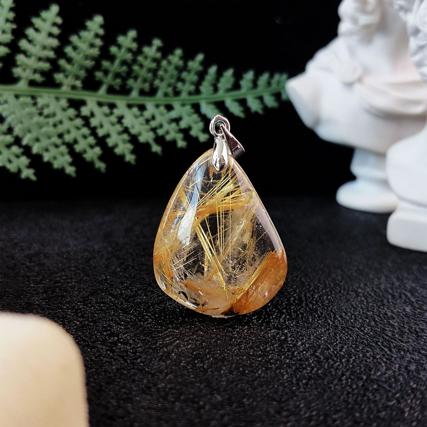 20mm x 34mm 金钛晶吊坠