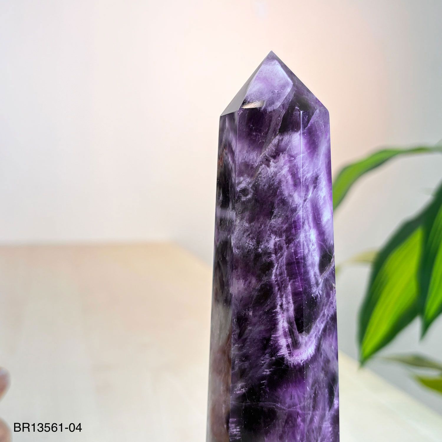 佛牙紫水晶柱搭配木座